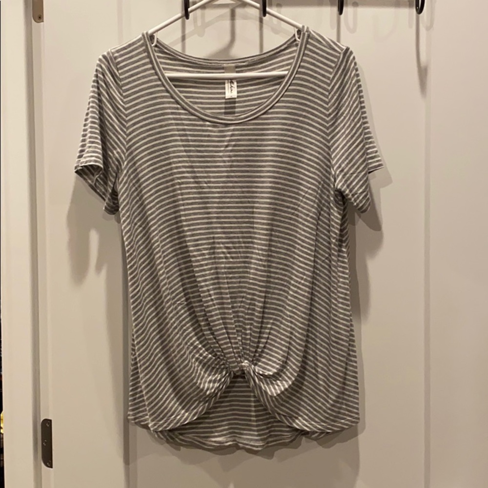 Mahina grey/white striped short sleeve size M NWOT